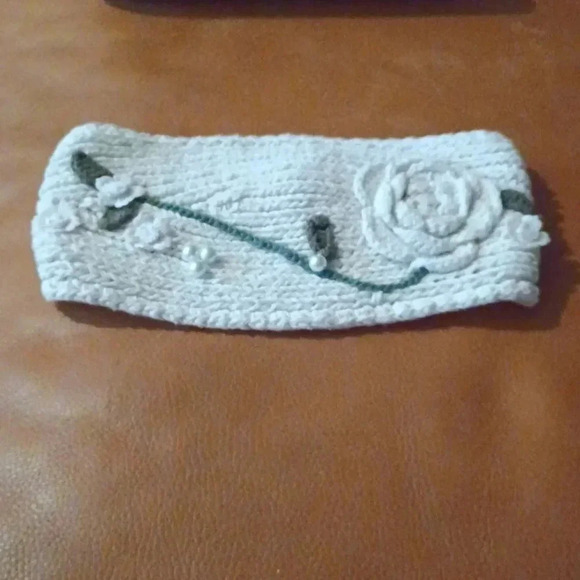 🍭🌹knitted headband with flowers and faux pearls - Picture 1 of 5